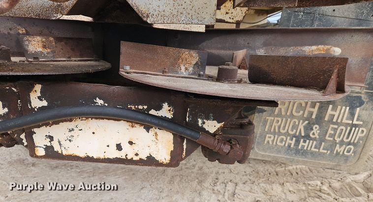 image for item EI3535 1995 International  4900 applicator truck