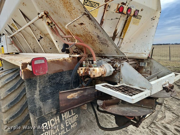 image for item EI3535 1995 International  4900 applicator truck