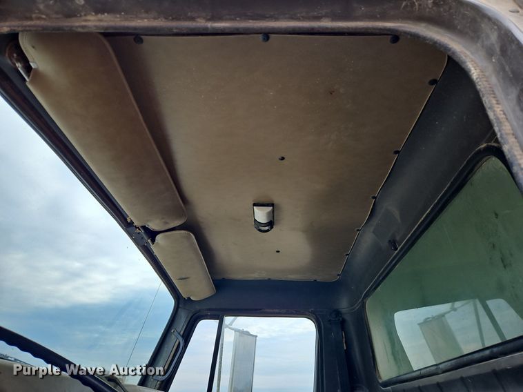 image for item EI3535 1995 International  4900 applicator truck