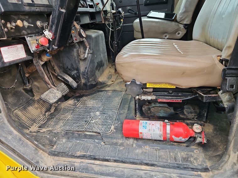 image for item EI3535 1995 International  4900 applicator truck