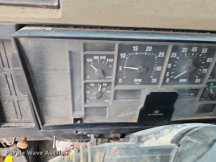 image for item EI3535 1995 International  4900 applicator truck