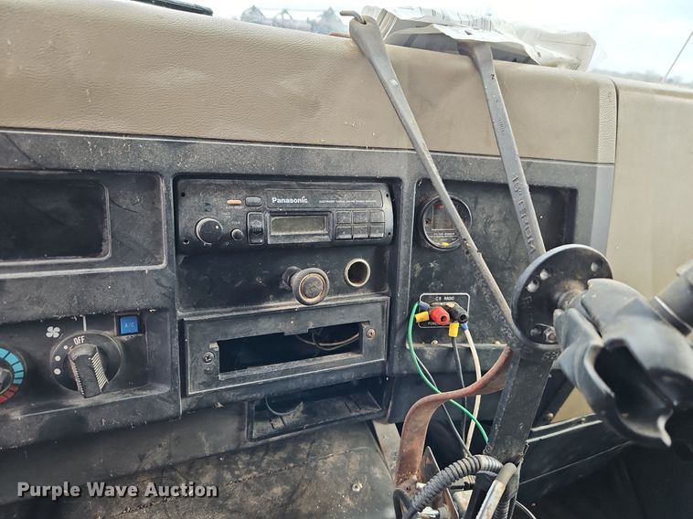 image for item EI3535 1995 International  4900 applicator truck