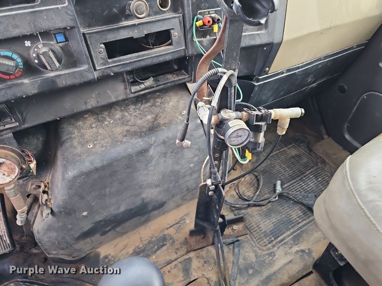 image for item EI3535 1995 International  4900 applicator truck