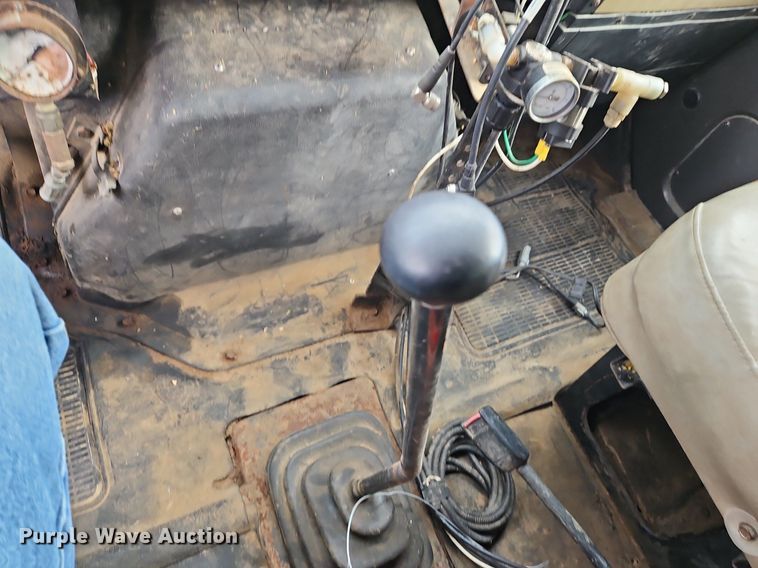 image for item EI3535 1995 International  4900 applicator truck