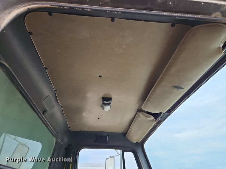 image for item EI3535 1995 International  4900 applicator truck