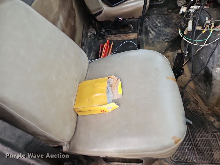 image for item EI3535 1995 International  4900 applicator truck