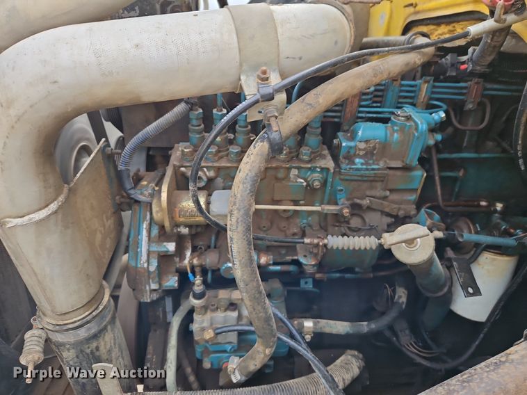 image for item EI3535 1995 International  4900 applicator truck