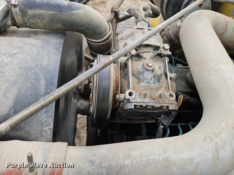 image for item EI3535 1995 International  4900 applicator truck