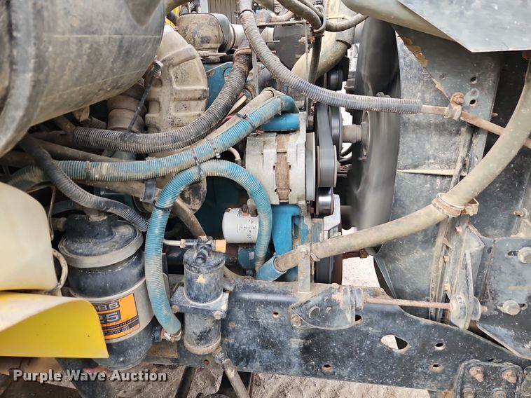 image for item EI3535 1995 International  4900 applicator truck