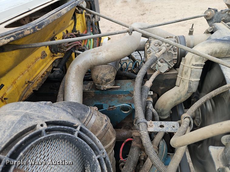 image for item EI3535 1995 International  4900 applicator truck