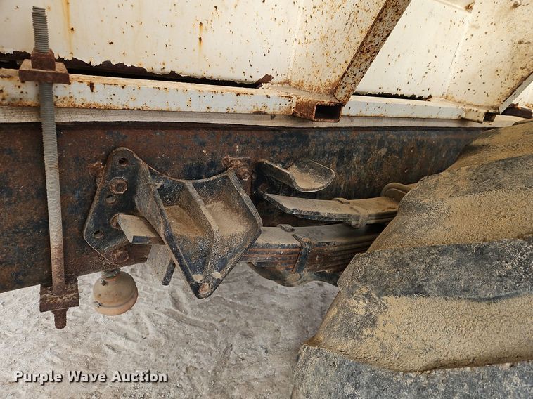 image for item EI3535 1995 International  4900 applicator truck