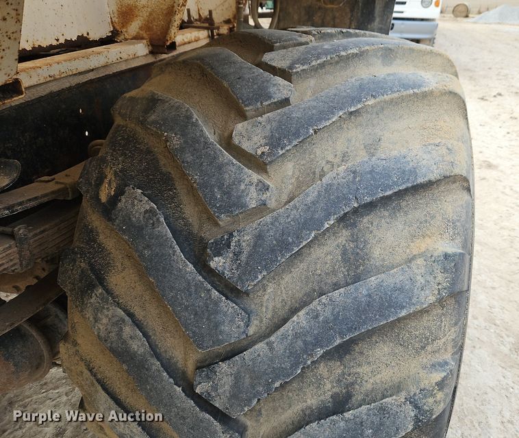 image for item EI3535 1995 International  4900 applicator truck