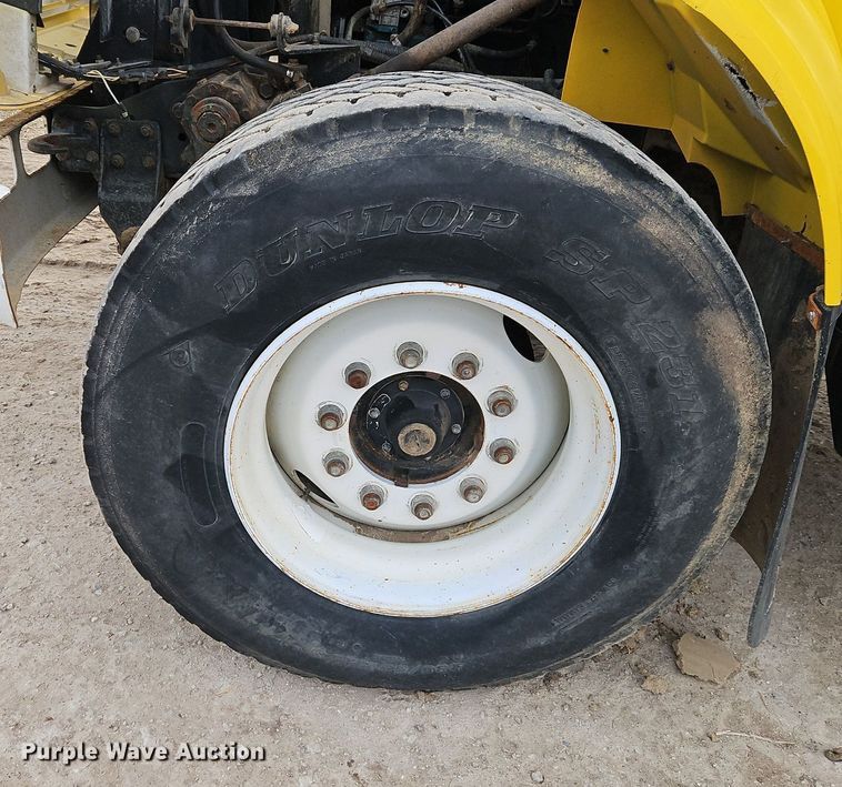 image for item EI3535 1995 International  4900 applicator truck