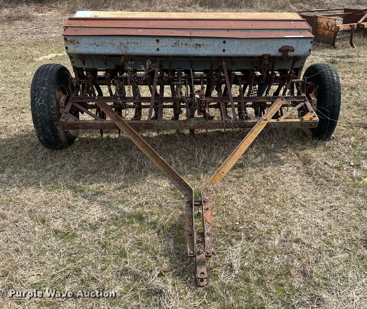 image for item EJ0242 Case 742L seeder