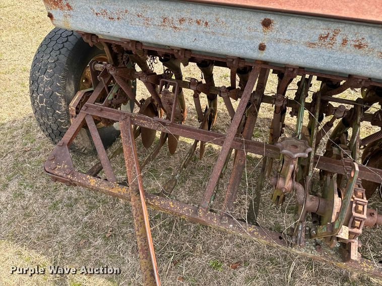 image for item EJ0242 Case 742L seeder