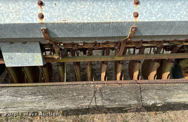 image for item EJ0242 Case 742L seeder