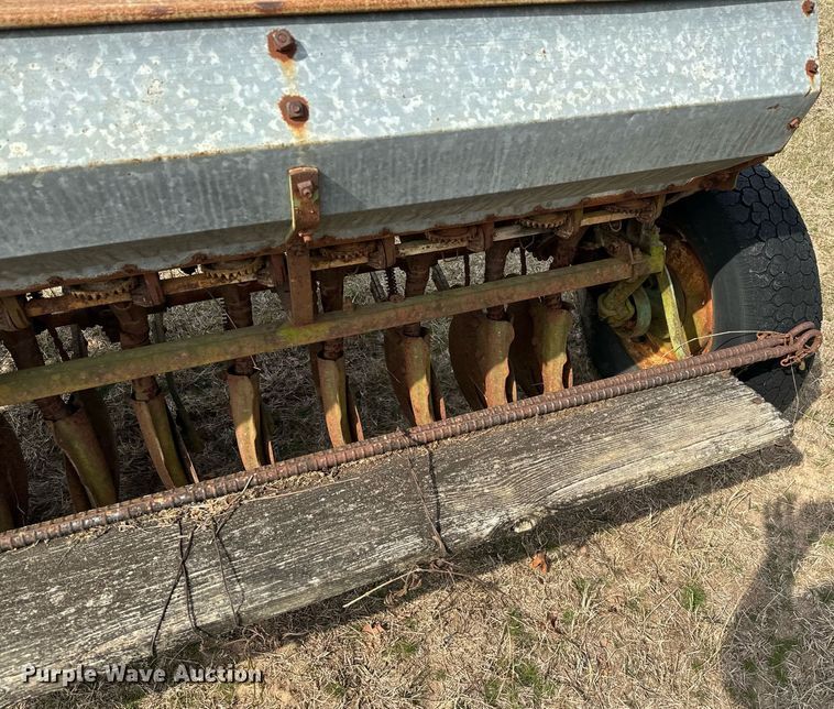 image for item EJ0242 Case 742L seeder