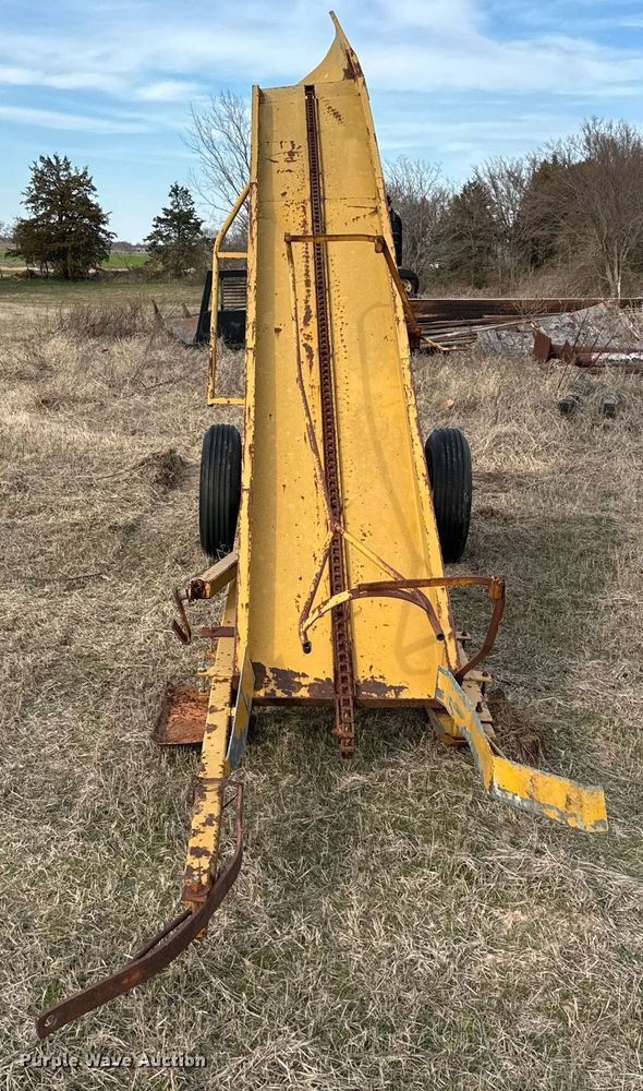 image for item EJ0244 Square bale elevator 