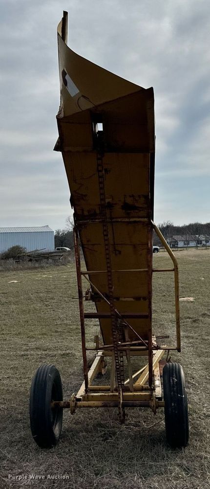 image for item EJ0244 Square bale elevator 