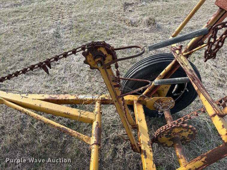 image for item EJ0244 Square bale elevator 