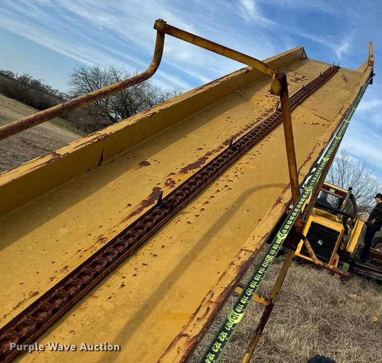 image for item EJ0244 Square bale elevator 