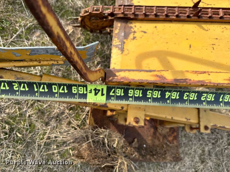 image for item EJ0244 Square bale elevator 