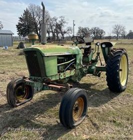 image for item EJ0249 John Deere 2010 tractor