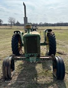 image for item EJ0249 John Deere 2010 tractor