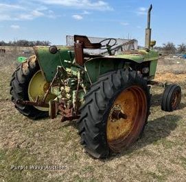 image for item EJ0249 John Deere 2010 tractor