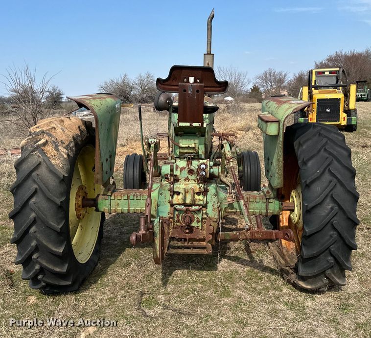 image for item EJ0249 John Deere 2010 tractor