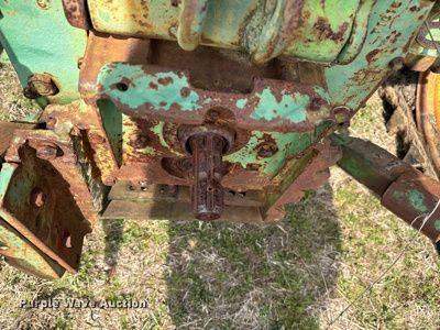 image for item EJ0249 John Deere 2010 tractor