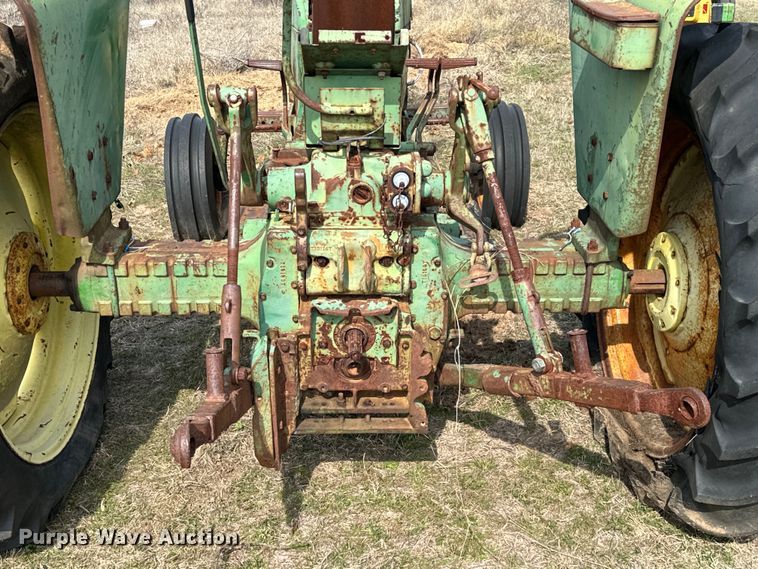 image for item EJ0249 John Deere 2010 tractor