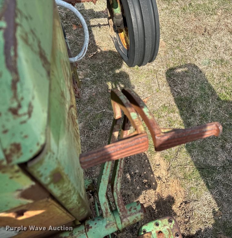 image for item EJ0249 John Deere 2010 tractor