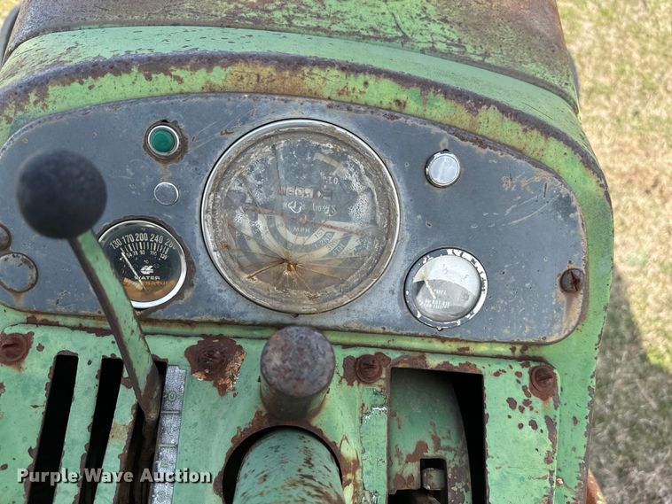 image for item EJ0249 John Deere 2010 tractor