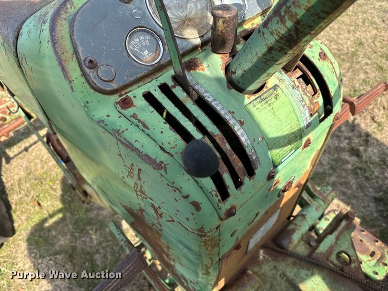 image for item EJ0249 John Deere 2010 tractor