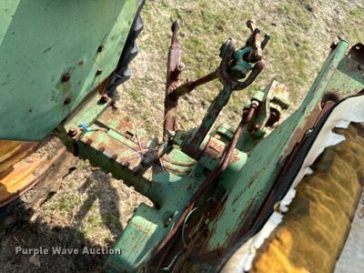 image for item EJ0249 John Deere 2010 tractor