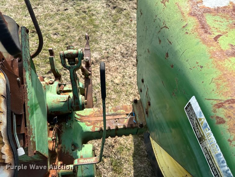 image for item EJ0249 John Deere 2010 tractor