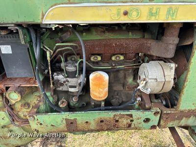 image for item EJ0249 John Deere 2010 tractor