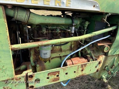 image for item EJ0249 John Deere 2010 tractor