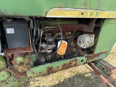 image for item EJ0249 John Deere 2010 tractor