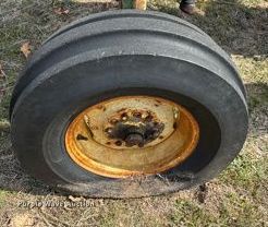 image for item EJ0249 John Deere 2010 tractor