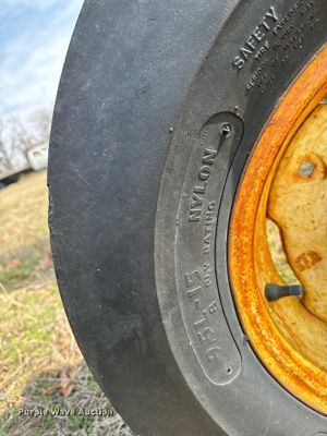 image for item EJ0249 John Deere 2010 tractor