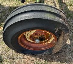 image for item EJ0249 John Deere 2010 tractor