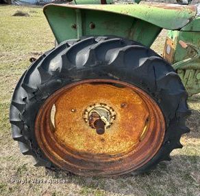 image for item EJ0249 John Deere 2010 tractor