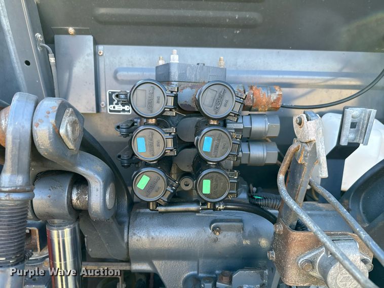 image for item EJ0260 Kubota M126GX MFWD tractor