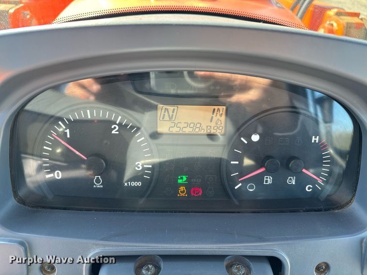 image for item EJ0260 Kubota M126GX MFWD tractor