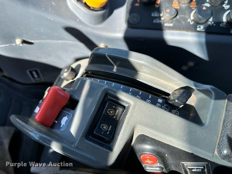 image for item EJ0260 Kubota M126GX MFWD tractor