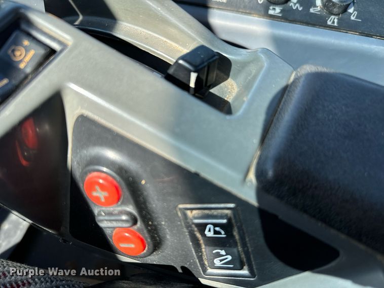 image for item EJ0260 Kubota M126GX MFWD tractor