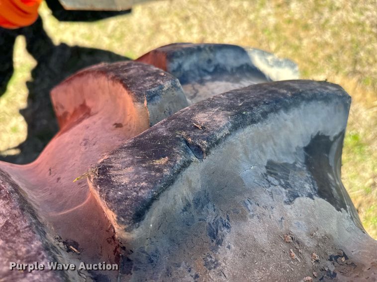 image for item EJ0260 Kubota M126GX MFWD tractor