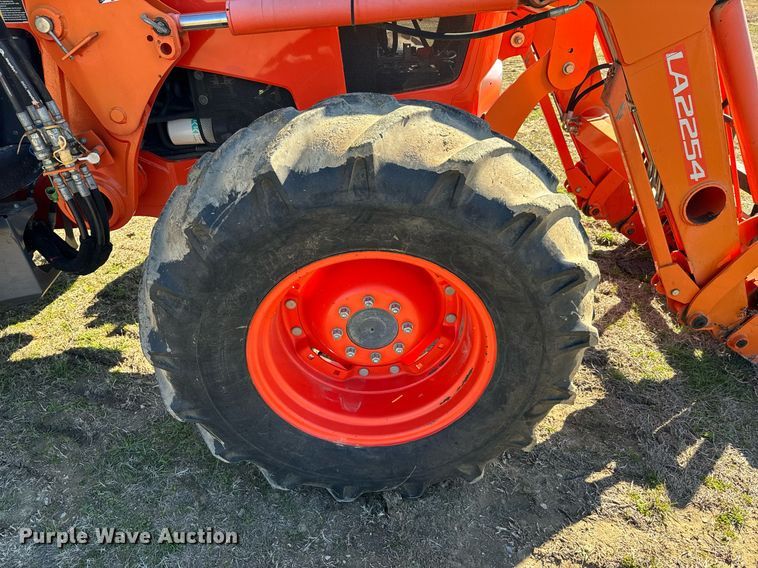 image for item EJ0260 Kubota M126GX MFWD tractor